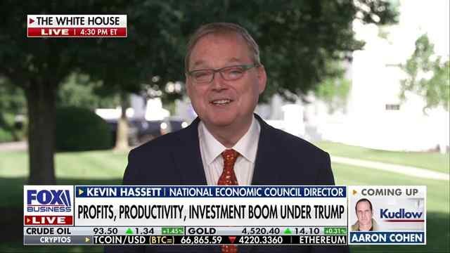 Hassett Defends Economy, Touts Tax Cuts, and Vouches for Pulte as DNI in White House Gaggle